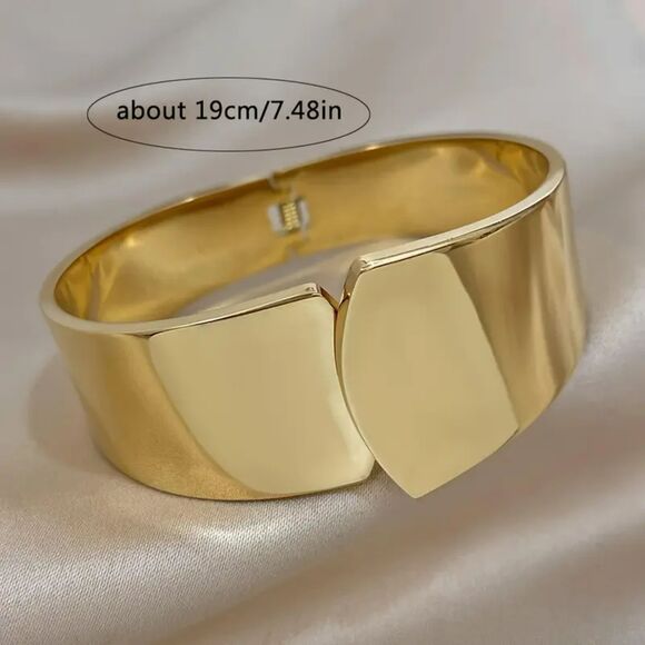 "Rachel" Minimalist 18K Gold Chunky Bangle Bracelet | Quiet, Versatile Luxury - Picture 2 of 2